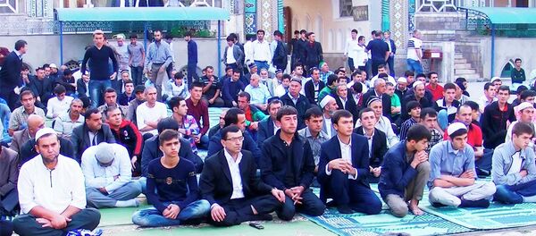 Намози Иди қурбон дар Масҷиди марказӣ: аз дуо то даъват ба ҳамдигарбахшӣ Намози Иди қурбон дар Масҷиди марказӣ: аз дуо то даъват ба ҳамдигарбахшӣ - Sputnik Тоҷикистон