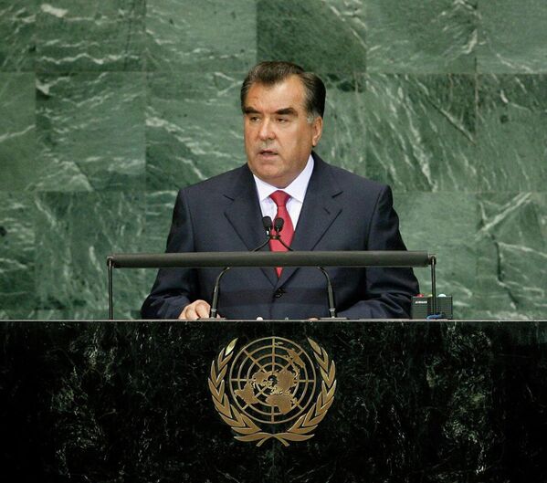 Эмомали Рахмон выступает в ООН.  - Sputnik Таджикистан
