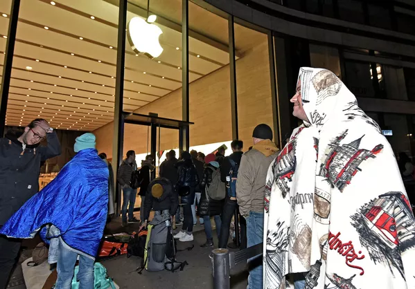 Дар интизори iPhone Дар интизори iPhone - Sputnik Тоҷикистон