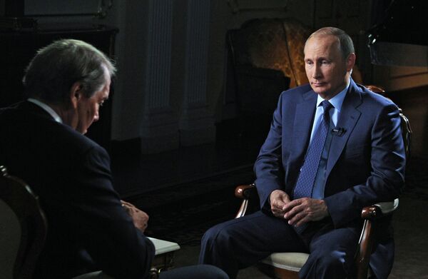 Президент РФ В.Путин дал интервью американскому журналисту для телеканалов CBS и PBS - Sputnik Таджикистан