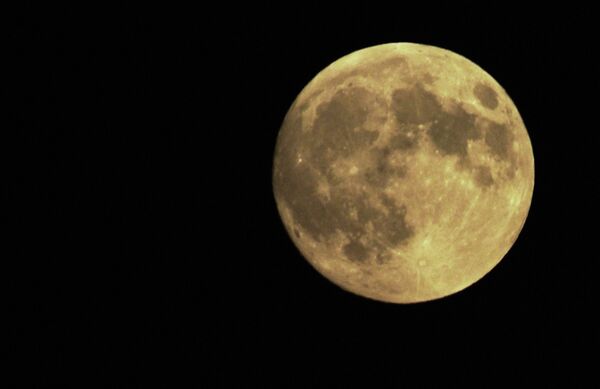 Снимок луны в ночь на 28 сентября - Sputnik Таджикистан