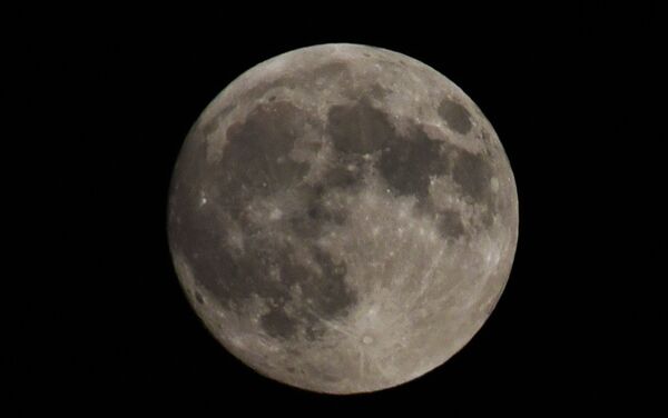 Снимок луны в ночь на 28 сентября - Sputnik Таджикистан