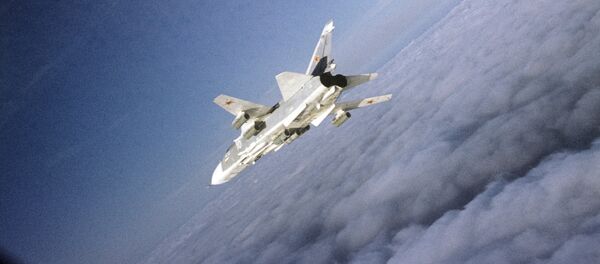 Ҳавопаймои ҷангандаи Су-24. Акс аз бойгонӣ - Sputnik Тоҷикистон