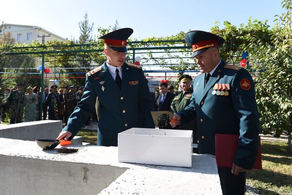 Праздник в 201-ой РВБ отметили военным парадом и концертом - Sputnik Таджикистан