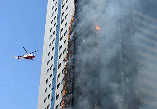 Пожар в высотном здании в Шардже - Sputnik Таджикистан