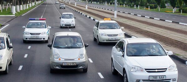 Автомобильное движение в Ташкенте. Архивное фото - Sputnik Таджикистан