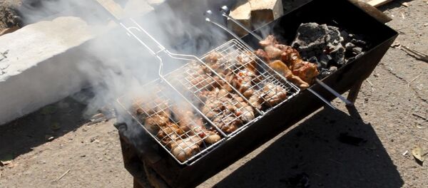 Шашлык, архивное фото - Sputnik Таджикистан