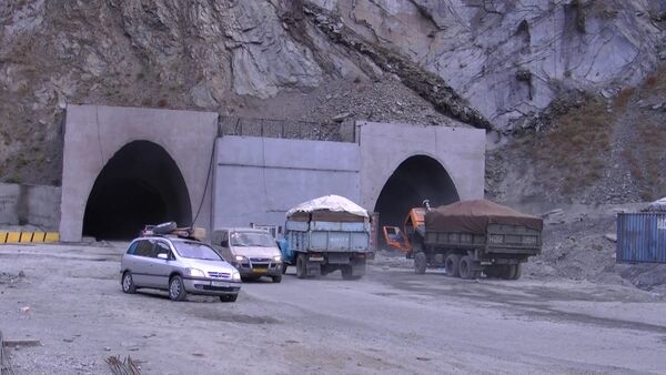 Свет в конце тоннеля: на строительство Истиклола нужно еще полгода - Sputnik Таджикистан