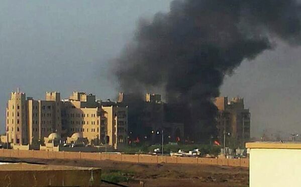Нападение на отель Al Qasr, который йеменские власти используют в качестве штаб-квартиры - Sputnik Таджикистан