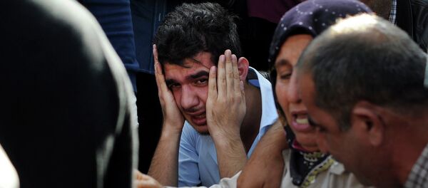 Родственники пострадавших от взрыва в Анкаре (Турция), архивное фото - Sputnik Таджикистан