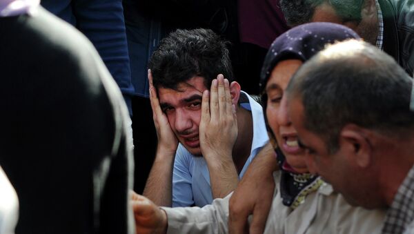 Родственники пострадавших от взрыва в Анкаре (Турция), архивное фото - Sputnik Таджикистан