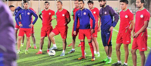 Тренировка сборной Таджикистана по футболу, архивное фото - Sputnik Таджикистан