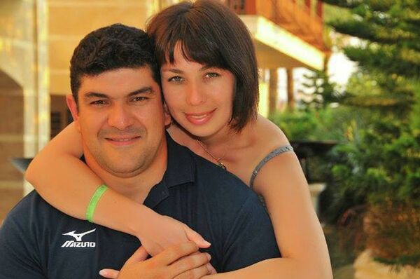 Дилшод Назаров со своей супругой Нигиной - Sputnik Тоҷикистон