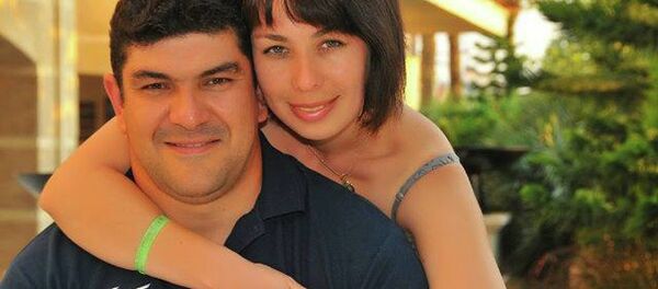 Дилшод Назаров бо ҳамсараш Нигина - Sputnik Тоҷикистон