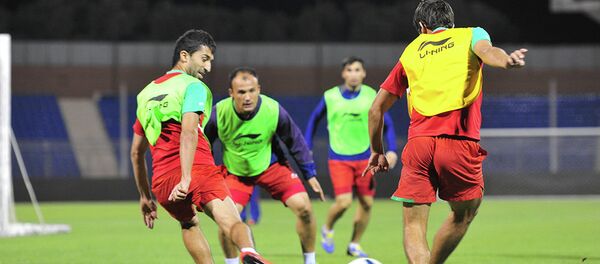 Тренировка сборной РТ по футболу перед матчем с Иорданией 12 октября 2015 Тренировка сборной РТ по футболу перед матчем с Иорданией 12 октября 2015 - Sputnik Таджикистан