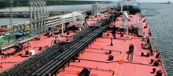 Нефтеналивной танкер, архивное фото Нефтеналивной танкер, архивное фото - Sputnik Таджикистан