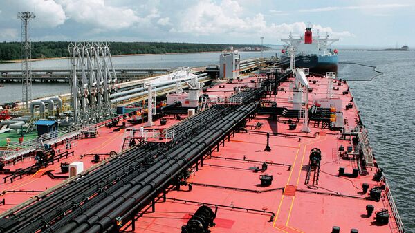 Нефтеналивной танкер. Архивное фото Нефтеналивной танкер. Архивное фото - Sputnik Таджикистан