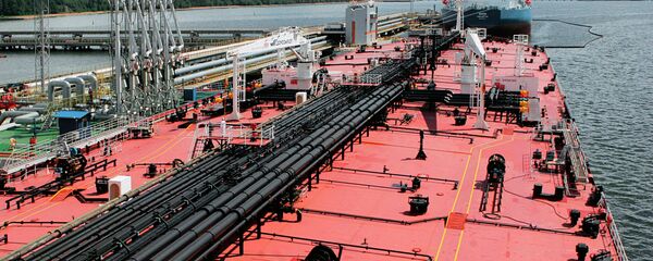 Нефтеналивной танкер, архивное фото - Sputnik Таджикистан