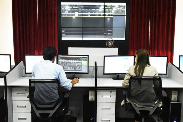 Первый день работы Центрально-азиатской фондовой биржи. Первый день работы Центрально-азиатской фондовой биржи. - Sputnik Таджикистан