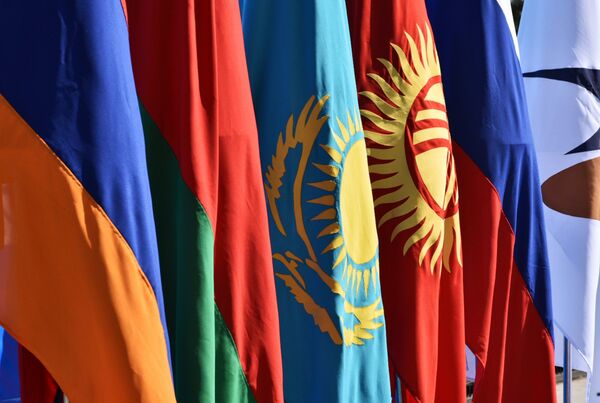 Государственные флаги. Архивное фото - Sputnik Таджикистан
