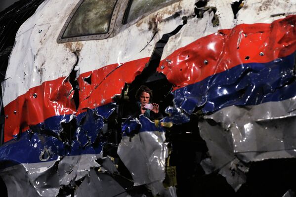 Доклад Совета безопасности Нидерландов по причинам крушения Boeing 777 - Sputnik Таджикистан