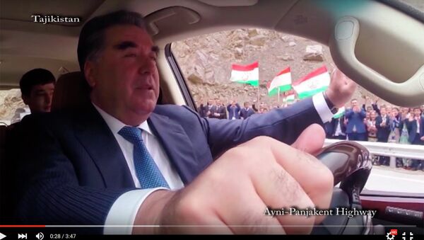 Президент проехался по новой дороге Айни-Пенджикент - Sputnik Таджикистан