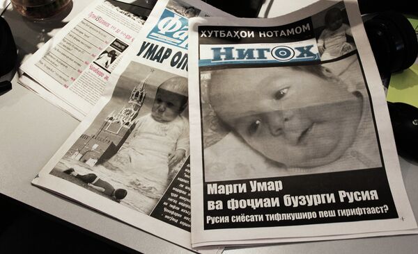 Таджикские газеты с фотографиями Умарали Назарова, архивное фото - Sputnik Таджикистан