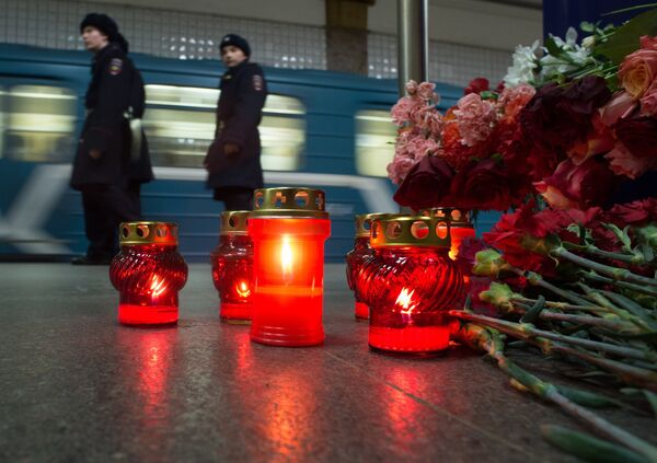 Годовщина теракта 29 марта 2010 года на станциях Лубянка и Парк культуры в Москве. Архивное фото. - Sputnik Таджикистан
