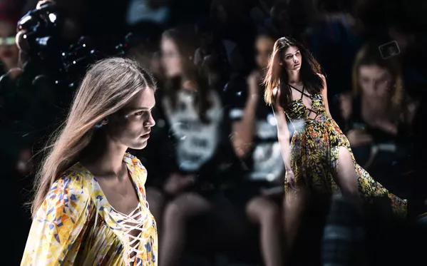 Ҳафтаи мӯди Mercedes-Benz Fashion Week Russia. Рӯзи дуввум Ҳафтаи мӯди Mercedes-Benz Fashion Week Russia. Рӯзи дуввум - Sputnik Тоҷикистон