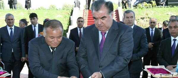 Эмомали Рахмон на церемонии открытия швейной фабрики Шарофат. Архивное фото - Sputnik Таджикистан