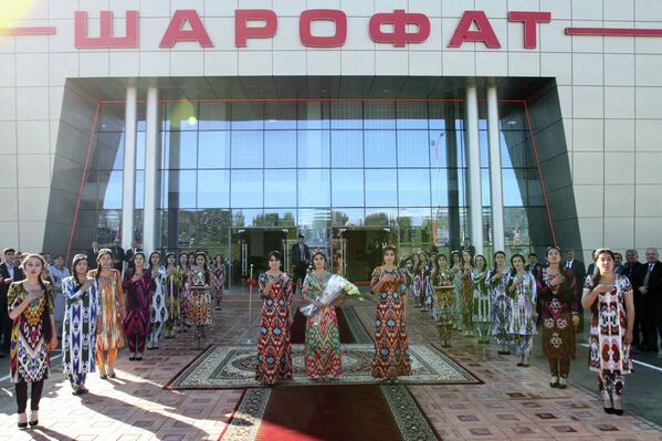 Открытие швейной фабрики Шарофат - Sputnik Таджикистан