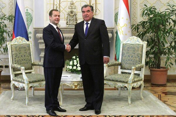 Встреча Эмомали Рахмона и Дмитрия Медведева в Душанбе 30 октября 2015 года - Sputnik Таджикистан