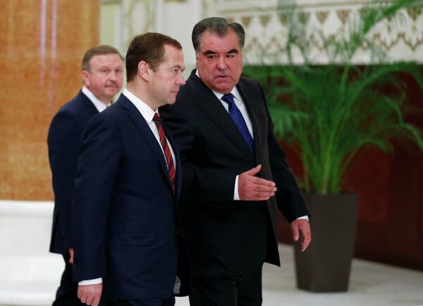 Премьер-министр РФ Д. Медведев принимает участие в заседании Совета глав правительств СНГ в Душанбе - Sputnik Таджикистан