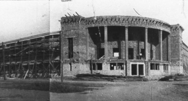 Строительство поликлиники в Сталинабаде. 1936 год - Sputnik Таджикистан