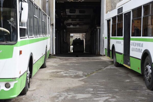 В троллейбусном парке Душанбе В троллейбусном парке Душанбе - Sputnik Таджикистан