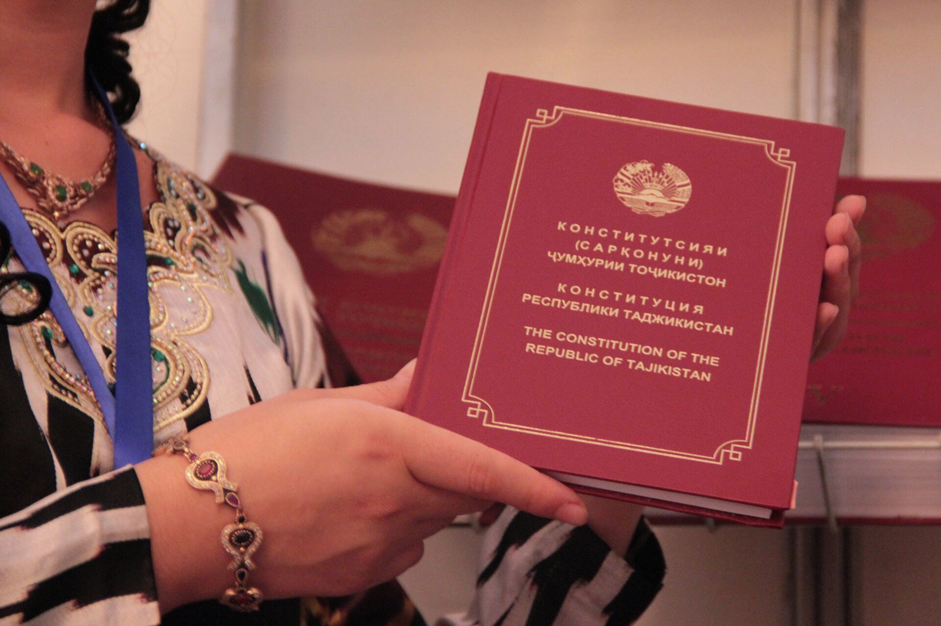 Конституция республики Таджикистан, архивное фото - Sputnik Тоҷикистон, 1920, 05.11.2021