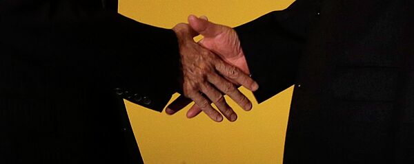 Рукопожатие, архивное фото Рукопожатие, архивное фото - Sputnik Тоҷикистон