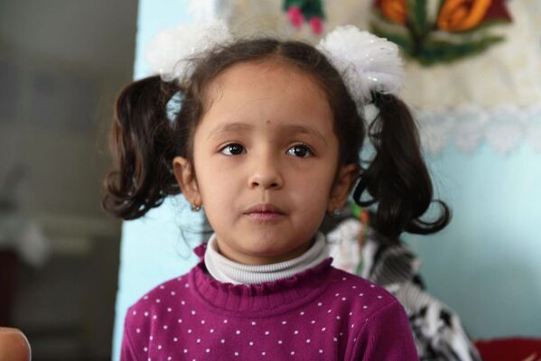 Шукрона, воспитанница детского дома - Sputnik Таджикистан