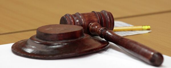 Молоток судьи в суде. Архивное фото - Sputnik Таджикистан