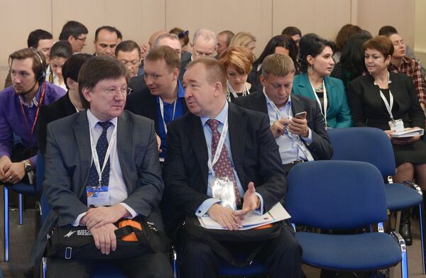 Участники Форума европейских и азиатских медиа 2015 в Международном мультимедийном пресс-центре МИА Россия сегодня. Участники Форума европейских и азиатских медиа 2015 в Международном мультимедийном пресс-центре МИА Россия сегодня. - Sputnik Таджикистан