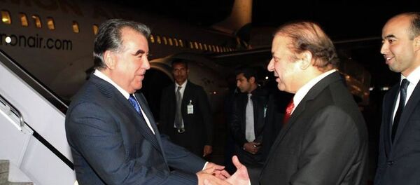 Мулоқоти раисҷумҳури ҶТ Эмомалӣ Раҳмон бо нахуствазири Покистон Навоз Шариф. 11 ноябри соли 2015 - Sputnik Тоҷикистон