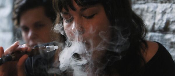 Курение кальяна. Архивное фото - Sputnik Таджикистан