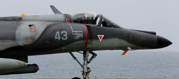 Французский военный самолет на авиабазе в Персидском заливе, архивное фото - Sputnik Таджикистан