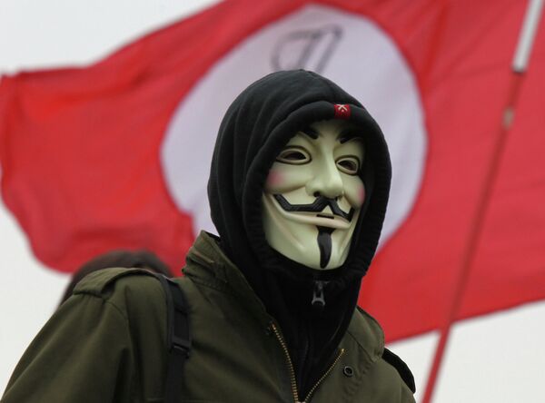 Человек в маске Гая Фокса на митинге За демократию, против самодержавия. Архивное фото. - Sputnik Таджикистан