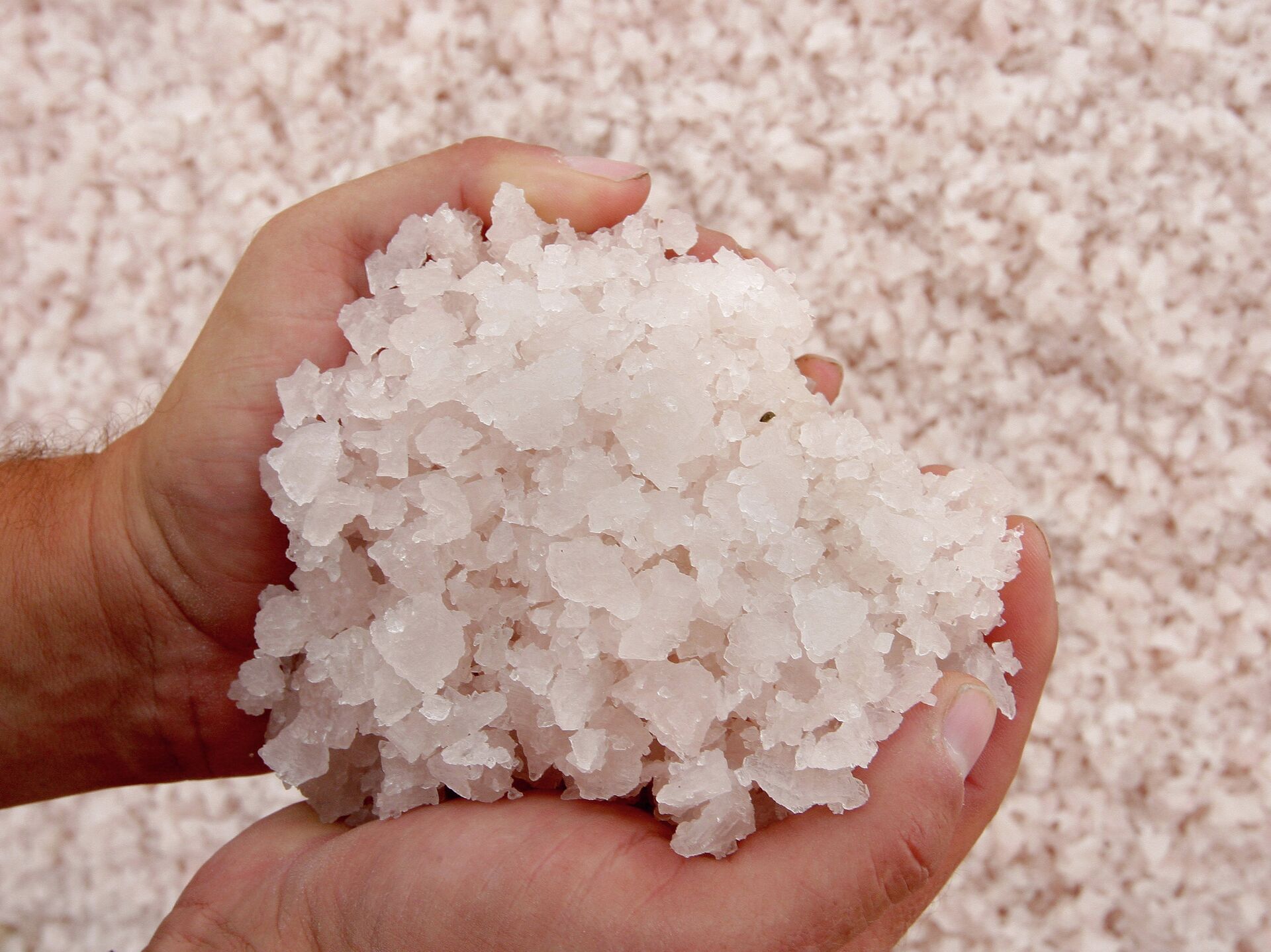 Природная минеральная соль. Соль галит. Галит поваренная соль. Галит минерал. Соль техническая галит.