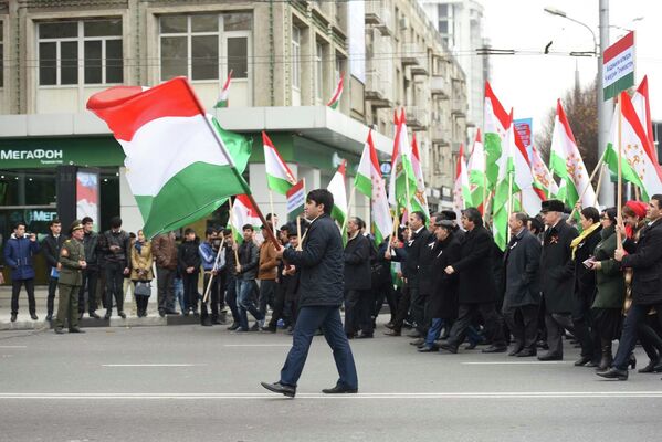 В Душанбе отметили день таджикского флага - Sputnik Таджикистан