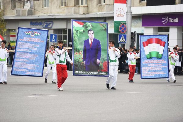 В Душанбе отметили день таджикского флага - Sputnik Таджикистан