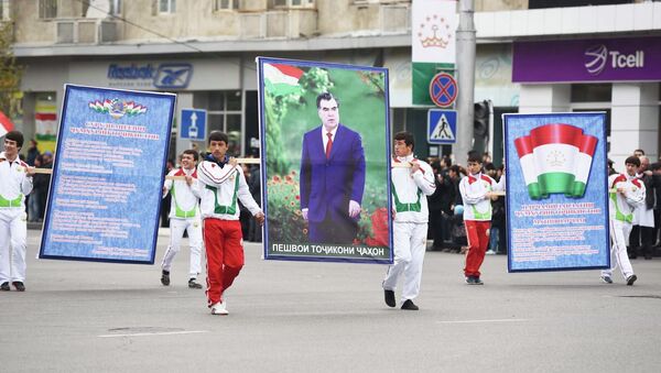 В Душанбе отметили день таджикского флага - Sputnik Тоҷикистон