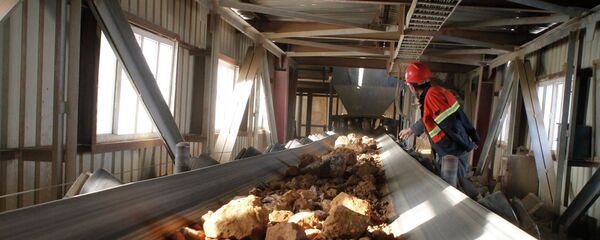 Золотоизвлекательная фабрика СП Зарафшон. Архивное фото Золотоизвлекательная фабрика СП Зарафшон. Архивное фото - Sputnik Таджикистан