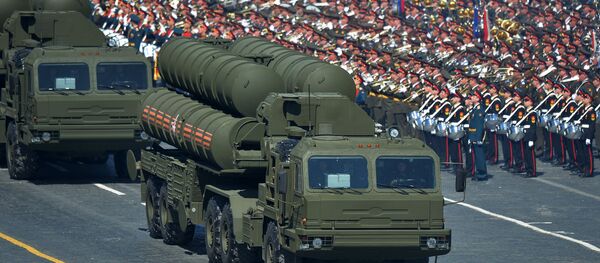 Зенитный ракетный комплекс С-400 Триумф во время генеральной репетиции военного парада. Архивное фото. - Sputnik Таджикистан